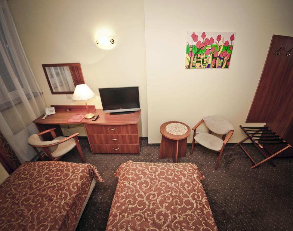 Hotel Wityng Ślesin Quarto foto