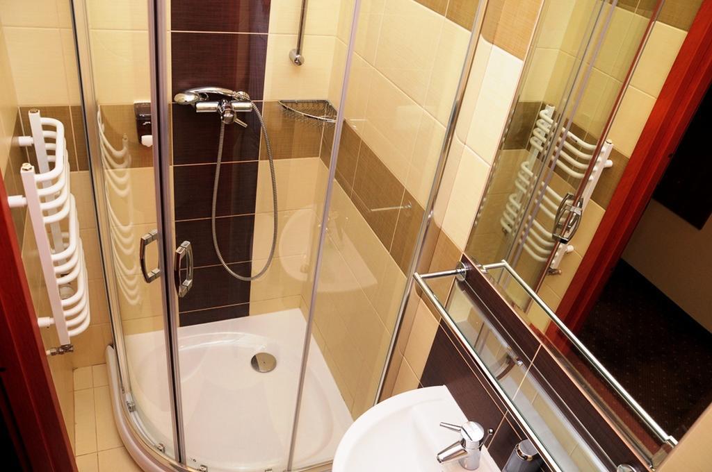 Hotel Wityng Ślesin Quarto foto